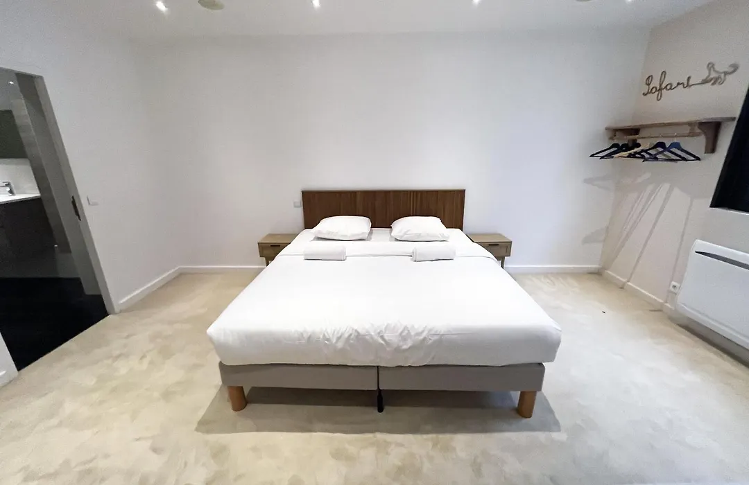 166 - Urban Luxury Apartment In Center Of Paris-1