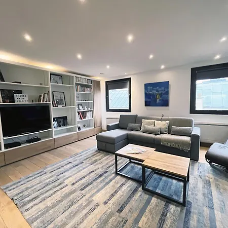 166 - Urban Luxury Apartment In Center Of Paris-2